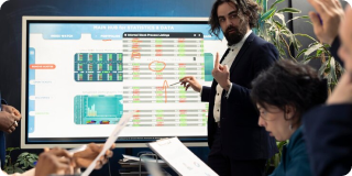 Dynamic Investment Strategy Simulation